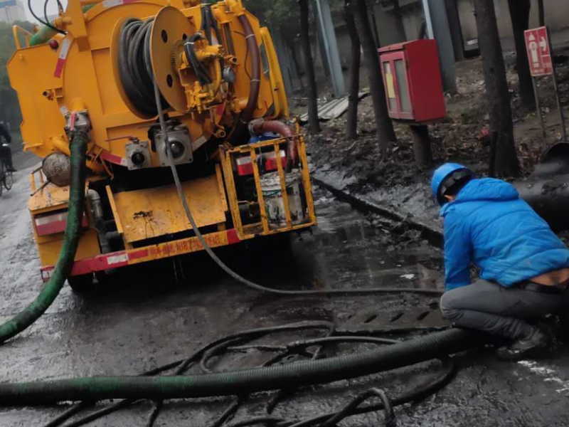 汉阳江城大道招商公园马桶疏通找专业管道疏通技术人员
